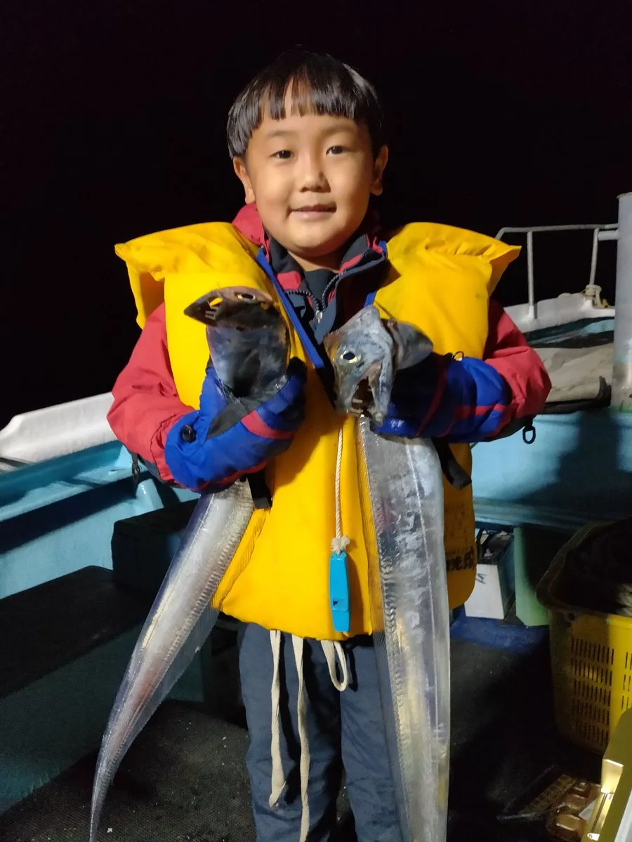 お子さんが釣った大きなタチウオ